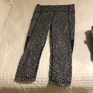 Lululemon leggings (mid rise)